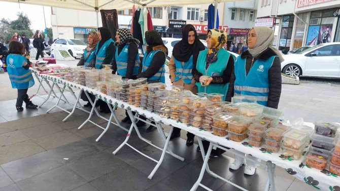 Evde Pişirip Depremzedeler İçin Satıyorlar