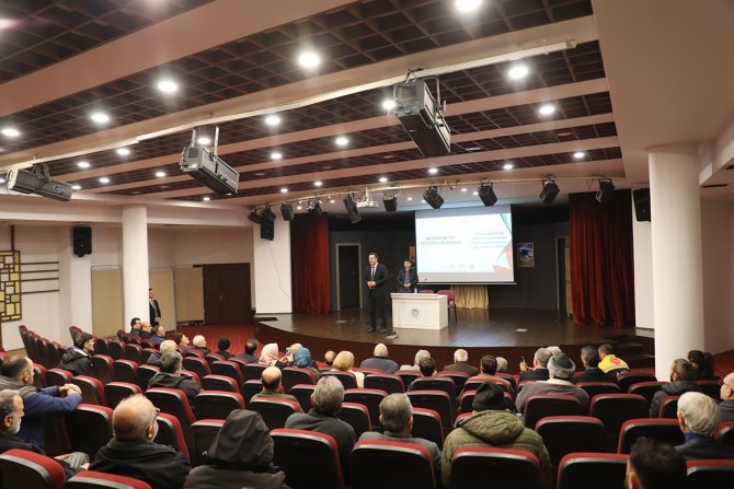 Çiftçilere Aronya Yetiştirme Semineri Verildi