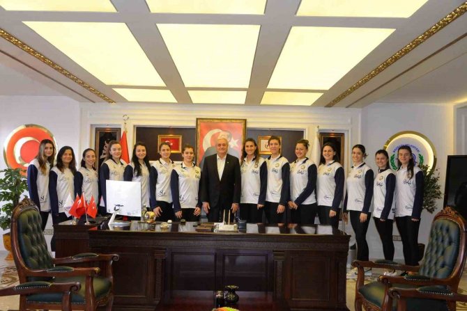 Başkan Bakkalcıoğlu “Bizim Kızlar”a Başarılar Diledi