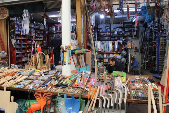 Zeytinde Budama Hazırlıkları Başladı, Testere Bilemeye Talep Arttı