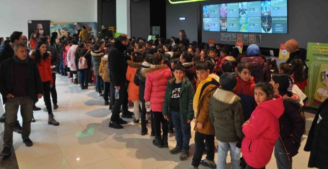 Van’da Depremzede Çocuklar İçin Sinema Etkinliği