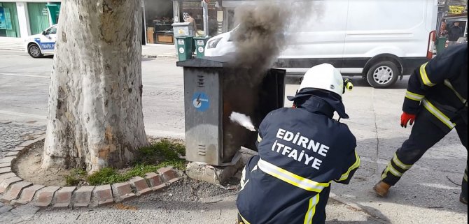 Elektrik Trafosundaki Yangın Paniğe Sebep Oldu
