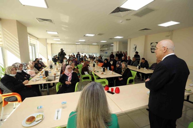 Başkan Yaşar 8 Mart’ı Konukevi Misafirleri İle Kutladı