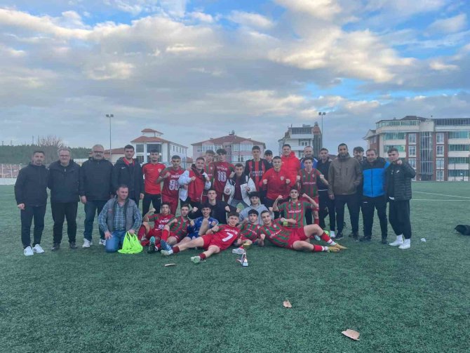 1308 Osmaneli Belediyespor Şampiyonluk Kupasını Aldı