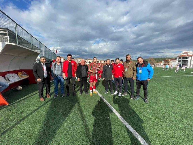 1308 Osmaneli Belediyespor Şampiyonluk Kupasını Aldı