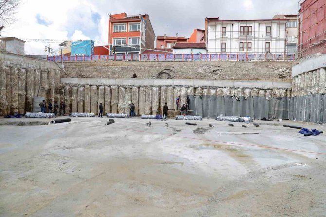30 Ağustos İ̇ş Merkezi Ve Zanaat Çarşısı İnşaatının Temelinde Yalıtım Çalışmaları