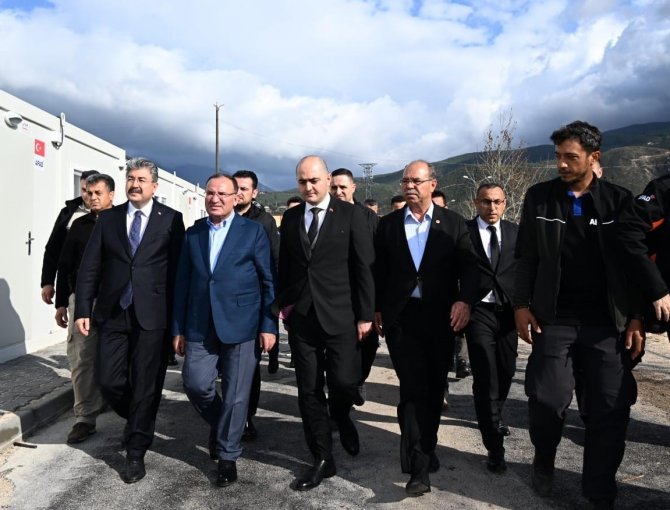 Bakan Bozdağ: "Vatandaşlarımız Devletine Ve Cumhurbaşkanımıza Güveniyor"