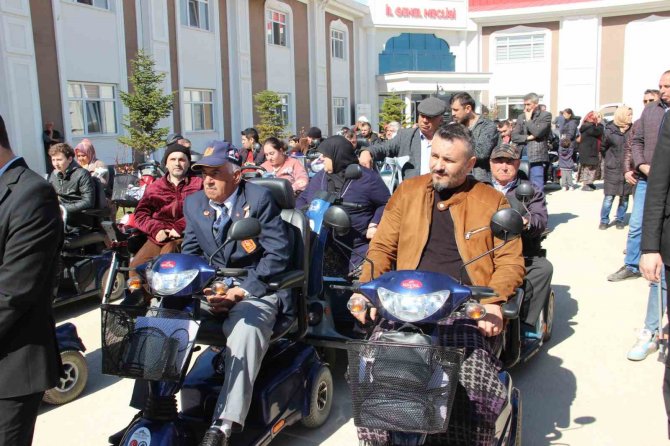 Afyonkarahisar’da 85 Engellinin Artık Akülü Aracı Var