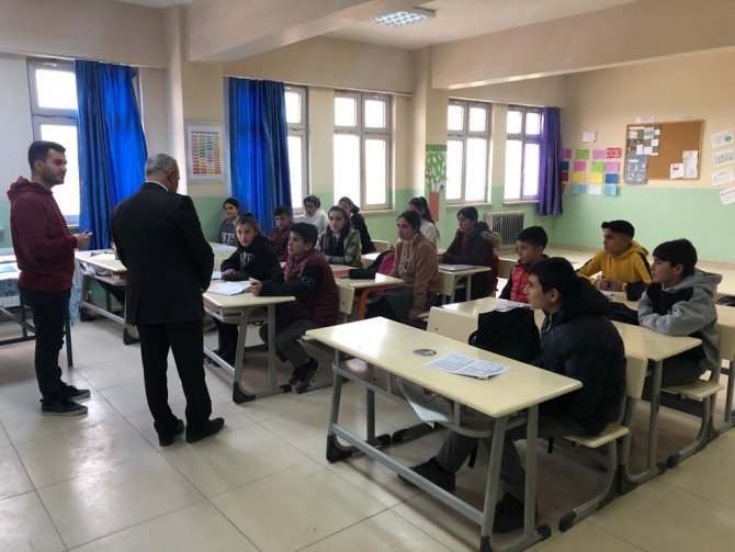 Işık, Köy Okullarını Ziyaret Etti