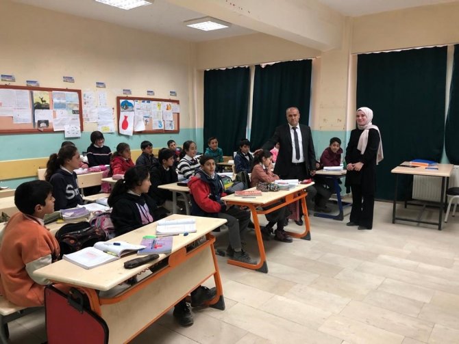 Işık, Köy Okullarını Ziyaret Etti