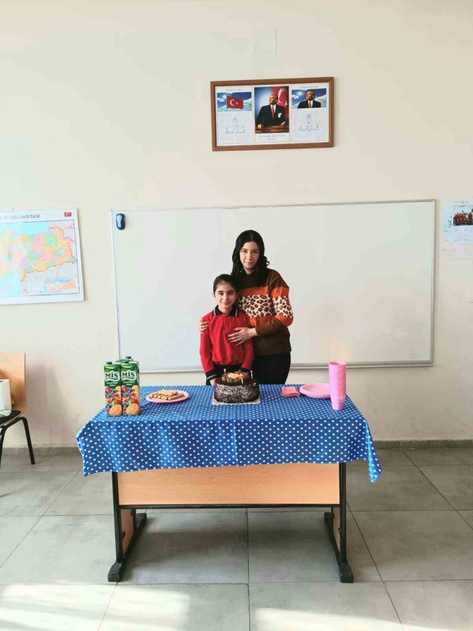 Ağrı’da İlkokul Öğrencisi Hiranur’a Doğum Günü Sürprizi