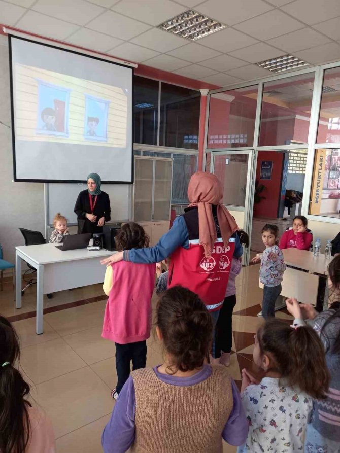 Psiko-sosyal Destek Ekiplerinden Depremzede Çocuklara Yönelik Etkinlik