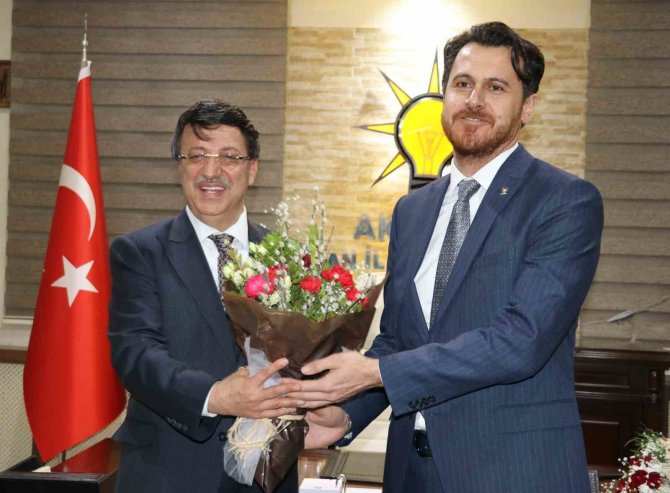 Ak Parti Van İ̇l Başkanlığı’na Atanan Emre Güray Görevi Devraldı
