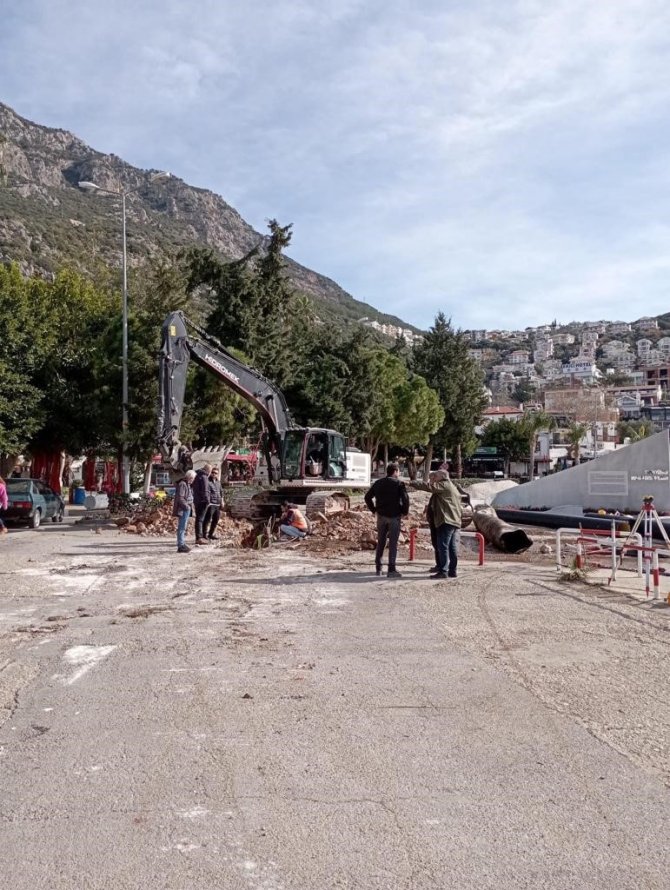 Kaş Yat Limanı Kanalizasyon Sorunu Çözüldü