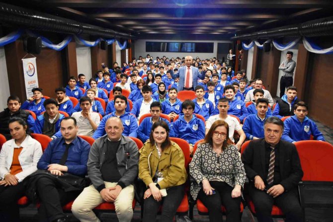 Demir Adam’ın Hikayesi Öğrencileri Duygulandırdı