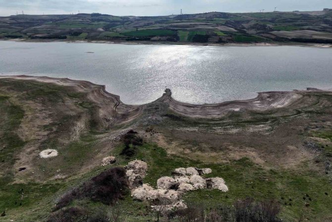 Sazlıdere Gölü Definecilerin Köstebek Yuvasına Döndü