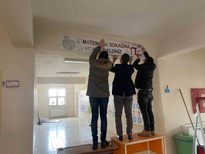 Aslanapa İ̇lkokuluna Matematik Sokağı