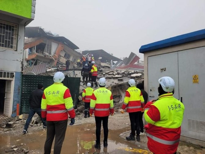 Depremde 56 Kişiyi Sağ Çıkaran Ekip Zeynep’i Unutamıyor