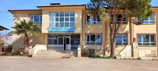 Kız Öğrencilerden Tabletleri Toplayan Müdüre ‘Taciz’ İftirası