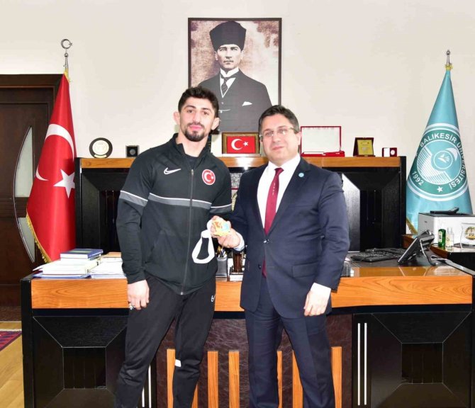 Baün’lü Milli Güreşçi Kerem Kamal’dan, Rektör Yücel Oğurlu’ya Ziyaret