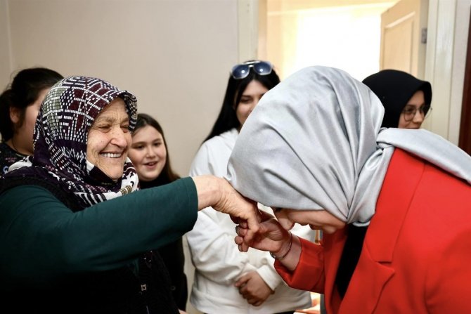 Şehit Annesine Anlamlı Ziyaret