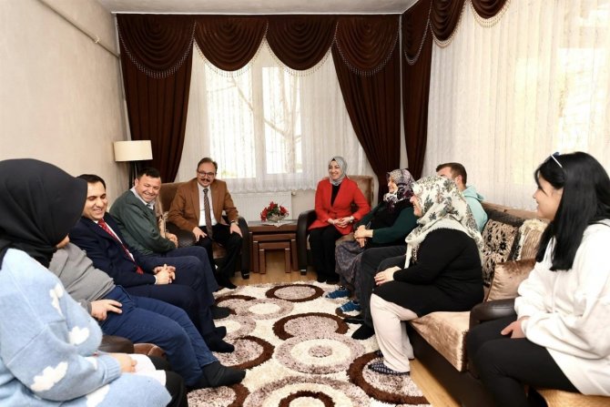 Şehit Annesine Anlamlı Ziyaret