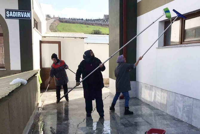 Bozüyük’te Camilerde Ramazan Temizliği