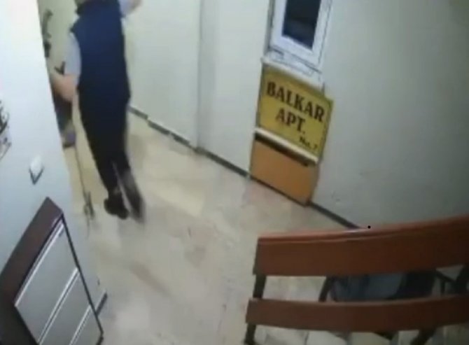 Bursa’da Pazar Arabası Hırsızları Güvenlik Kameralarından Kaçamadı