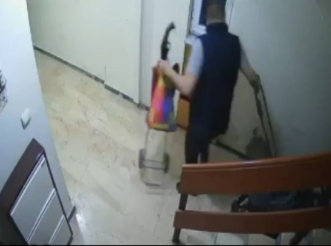 Bursa’da Pazar Arabası Hırsızları Güvenlik Kameralarından Kaçamadı