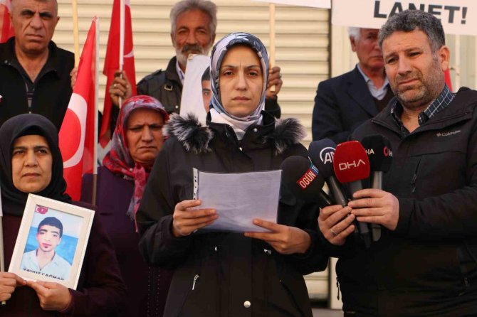 Evlat Nöbetindeki Ailelerden Aym’nin Hdp Kararına Tepki
