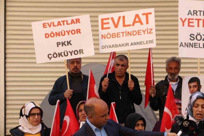 Evlat Nöbetindeki Ailelerden Aym’nin Hdp Kararına Tepki