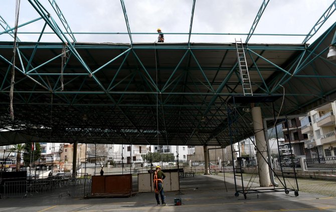 Davutlar Kapalı Pazar Yeri’nin Çatısı Yenileniyor