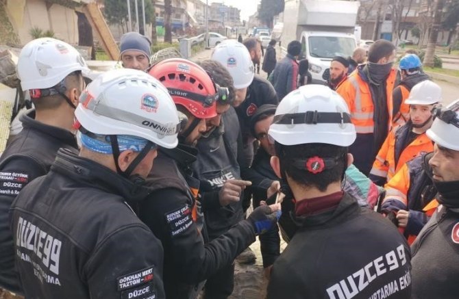 Can Kurtaran Ekiplerden Depremzede Çocuklar İçin Kampanya