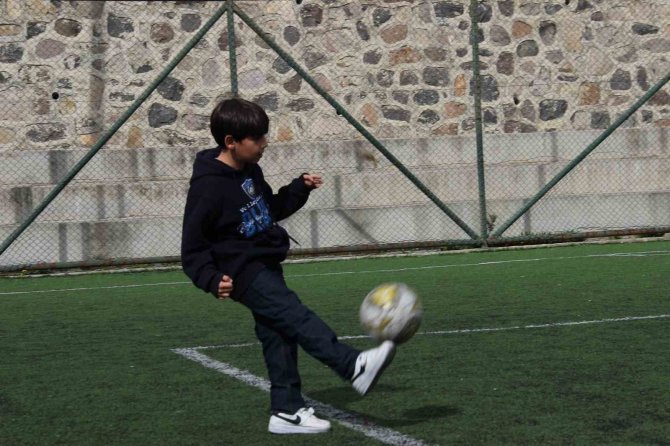 Depremzede Minik Futbolcu Tekrar Altınordu’da Oynamak İstiyor