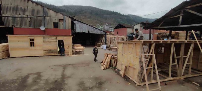 Ahşap Konteyner Sınıfların Üretimi Devam Ediyor