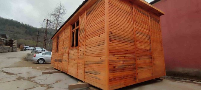 Ahşap Konteyner Sınıfların Üretimi Devam Ediyor