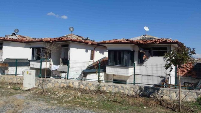 Milyonluk Villalar Depremde Kağıt Gibi Dağıldı