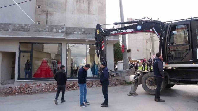 Yıkımı Engellemek İçin Kendilerini Dükkana Kilitlediler