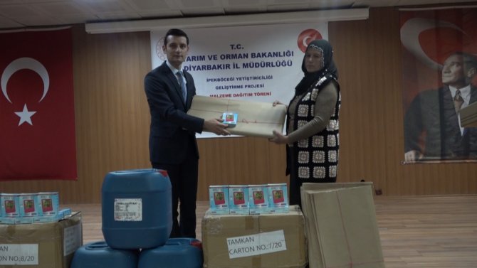 Kulp’ta İpekböceği Üreticilerine Malzeme Desteği