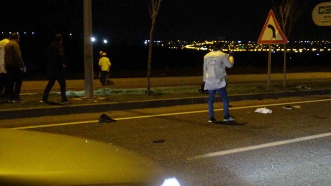 Diyarbakır’da Otomobil Yayalara Çarptı: 1 Ölü, 1 Yaralı