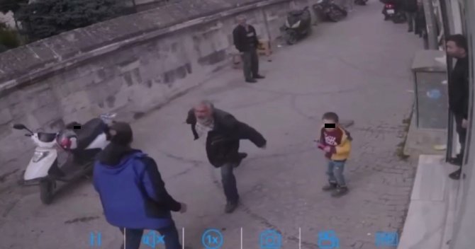 Bıçaklı Kavgada Yaralandı, Yanındaki Çocuklar Korku Dolu Gözlerle İzledi