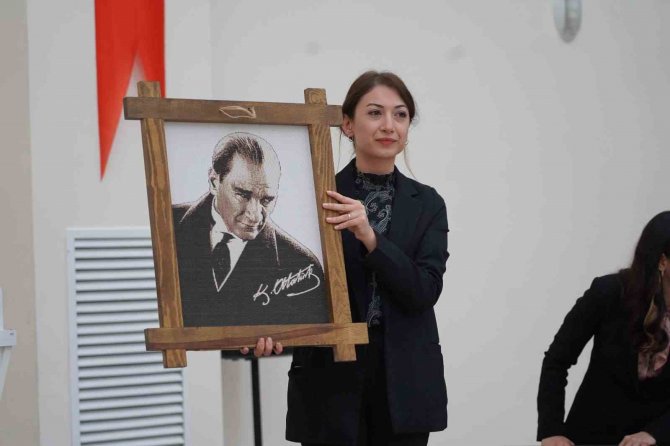 El Emeği Eserler Depremzedeler Yararına Açık Artırma Usulüyle Satıldı