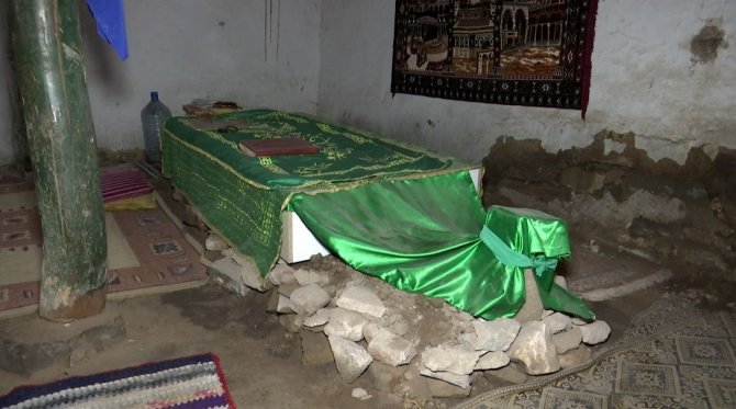 Definecilerin Talan Ettiği Türbede Tadilat Başladı