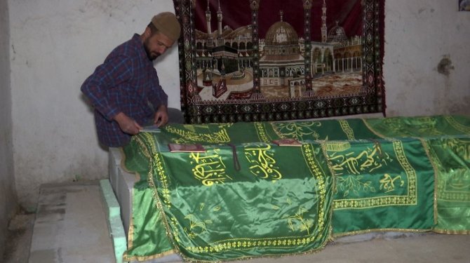 Definecilerin Talan Ettiği Türbede Tadilat Başladı