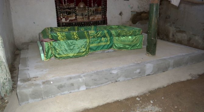 Definecilerin Talan Ettiği Türbede Tadilat Başladı