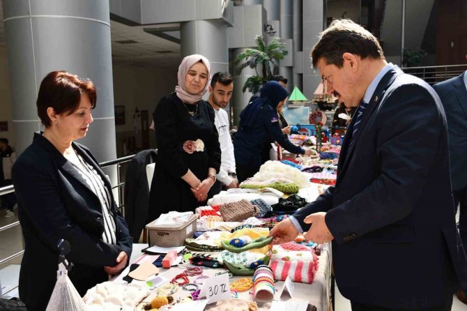 Eskişehir Adliyesindeki Yardım Kampanyasında Depremzedeler İçin 147 Bin 971 Tl Toplandı