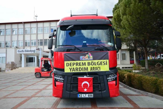 Gediz’den Gıda Kolisi Yüklü Tır Yola Çıktı