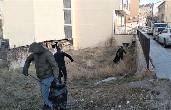 Bayburt Belediyesi Ekiplerince Sokaklar Titizlikle Temizleniyor