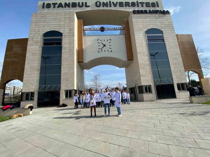 İ̇stanbul Üniversitesi Veteriner Fakültesi Öğrencileri Eylemlerini Sürdürüyor