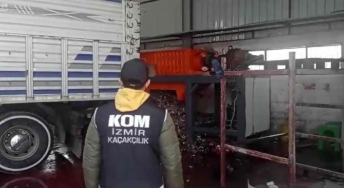 İ̇zmir’de Gümrük Kaçağı 27 Ton Ürün Ele Geçirildi